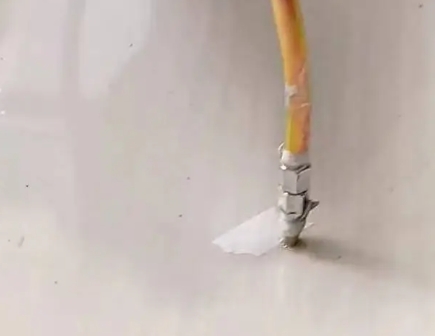 岐山瓷砖空鼓维修公司专业解答在瓷砖铺贴过程中，如果使用的砂料过粗（如全部使用了粗砂），可能会导致以下问题