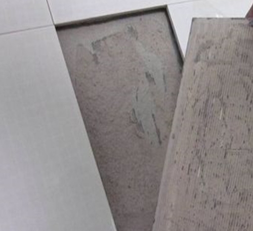 岐山瓷砖空鼓维修公司分享瓷砖铺贴时如果打浆（即涂抹在瓷砖背面和基层上的砂浆或瓷砖胶）过少，会带来以下问题