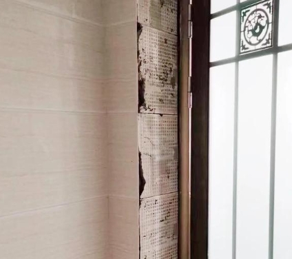 岐山瓷砖空鼓免砸砖维修公司分享吸水砖泡水时间不够或过长都会对瓷砖铺贴效果产生影响